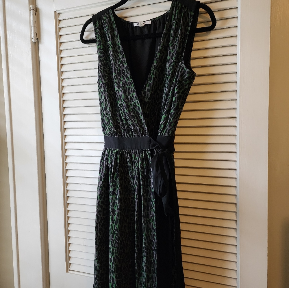 VGUC- DKNYC Sleeveless Wrap Dress in Animal Print; Green Sz: S